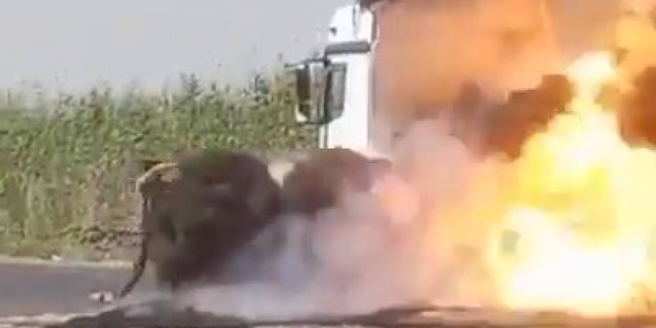Şanlıurfa’da Saman Yüklü Tır Alev Alev Yandı