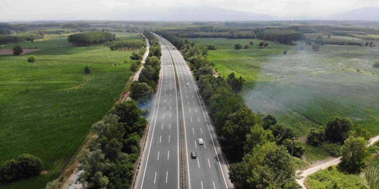 Dönüş Yolunda Anadolu Otoyolu Sakarya Geçişinde Trafik Normal Seyrinde