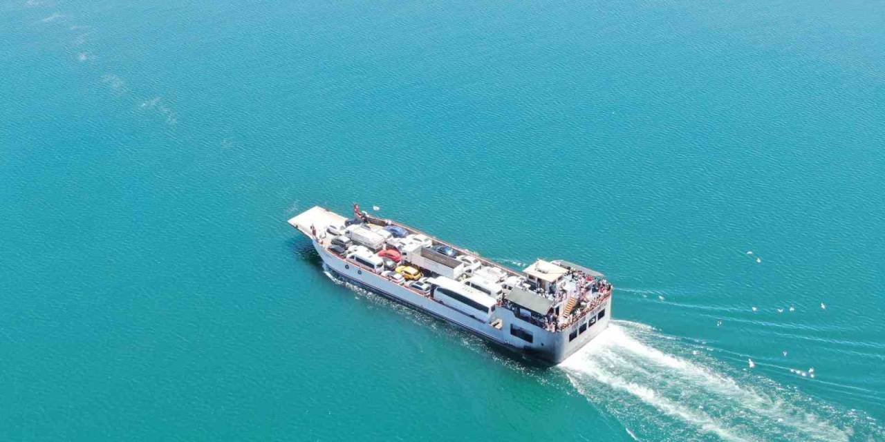 Elazığ-pertek Feribotlarında Bayram Hareketliliği