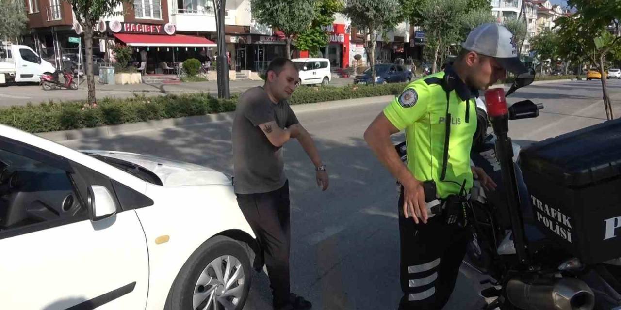 Güneşli Havada Sis Farı Yakınca Ceza Yedi, "Sis Farlarının Açık Olması Hoşuma Gidiyor" Dedi