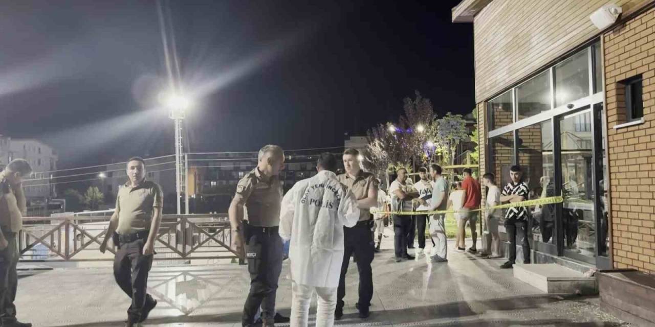 Parkta Tartıştığı 2 Kişiyi Bıçakladı: Kaçarken Yakalandı