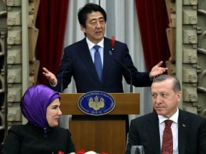 Abe, Erdoğan’a Adnan Menderes’in Fotoğrafını Hediye Etti