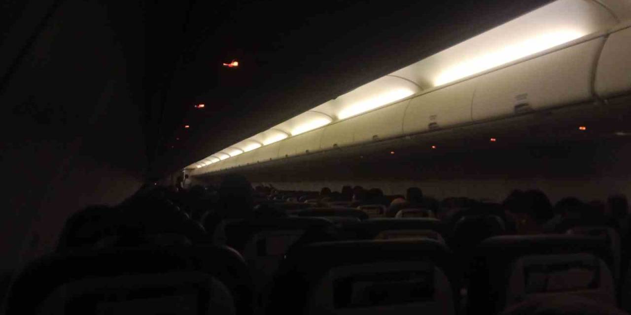 3 Saat Rötarlı Kalkan Uçakta Türbülans Paniği: Korku Dolu Anlar Kamerada