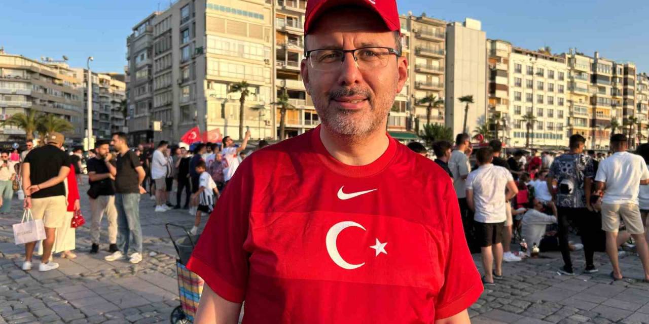 Kasapoğlu Milli Maçı İzmirlilerle Birlikte İzledi