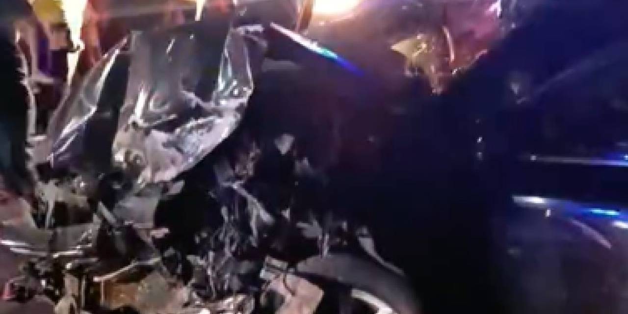 Aydın’da İki Otomobil Çarpıştı 8 Kişi Yaralandı