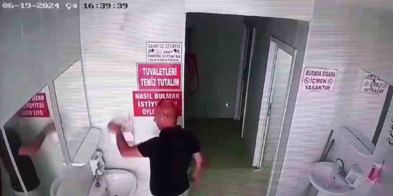 Cami Tuvaletindeki Sabunluğu Çaldı, O Anlar Kamerada