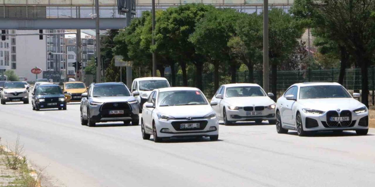 Tatilcilerin Dönüş Yolunda Trafik Yoğunluğu Başladı