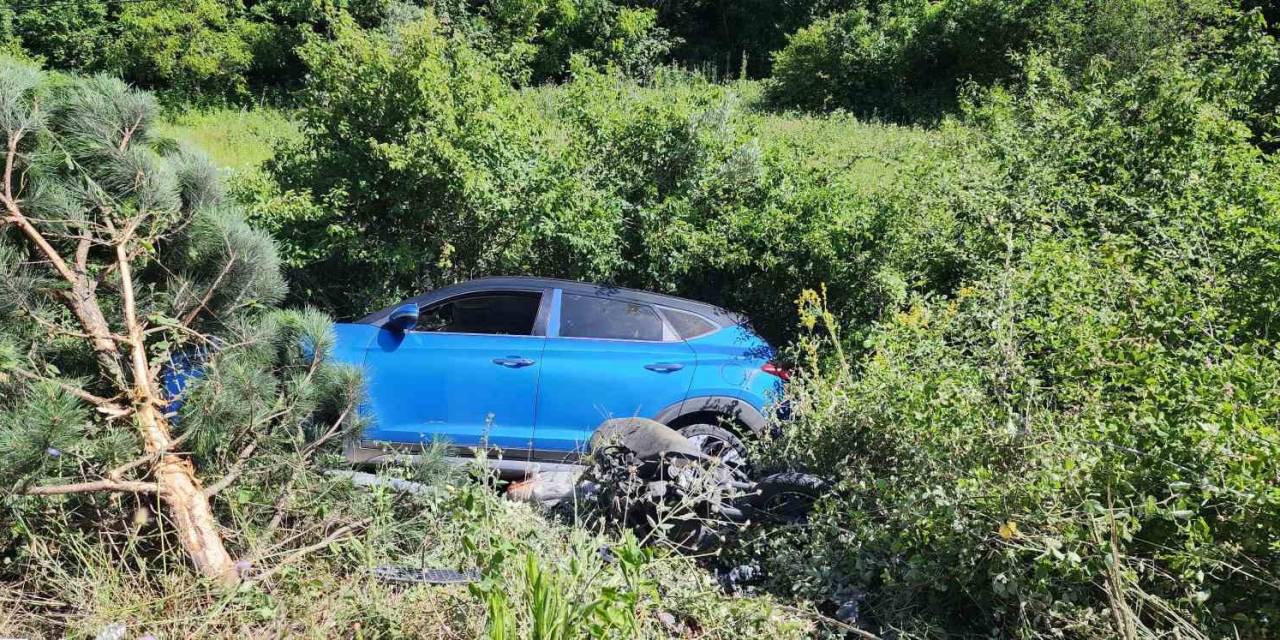 Yalova’da Karşı Şeritten Gelen 2 Araca Çarpan Motosiklet Sürücüsü Yaralandı