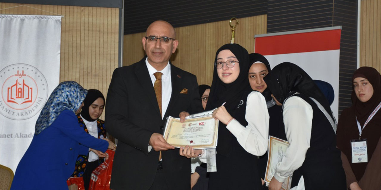 Müberra Saka, Genç Nida Kur'an-ı Kerimi Güzel Okuma Yarışması'nda Türkiye Şampiyonu oldu!