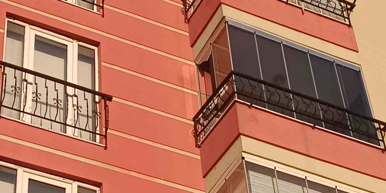 Magandalar Çocuk Parkında Havaya Ateş Açtı, Saçmalar Bir Evin Camına İsabet Etti