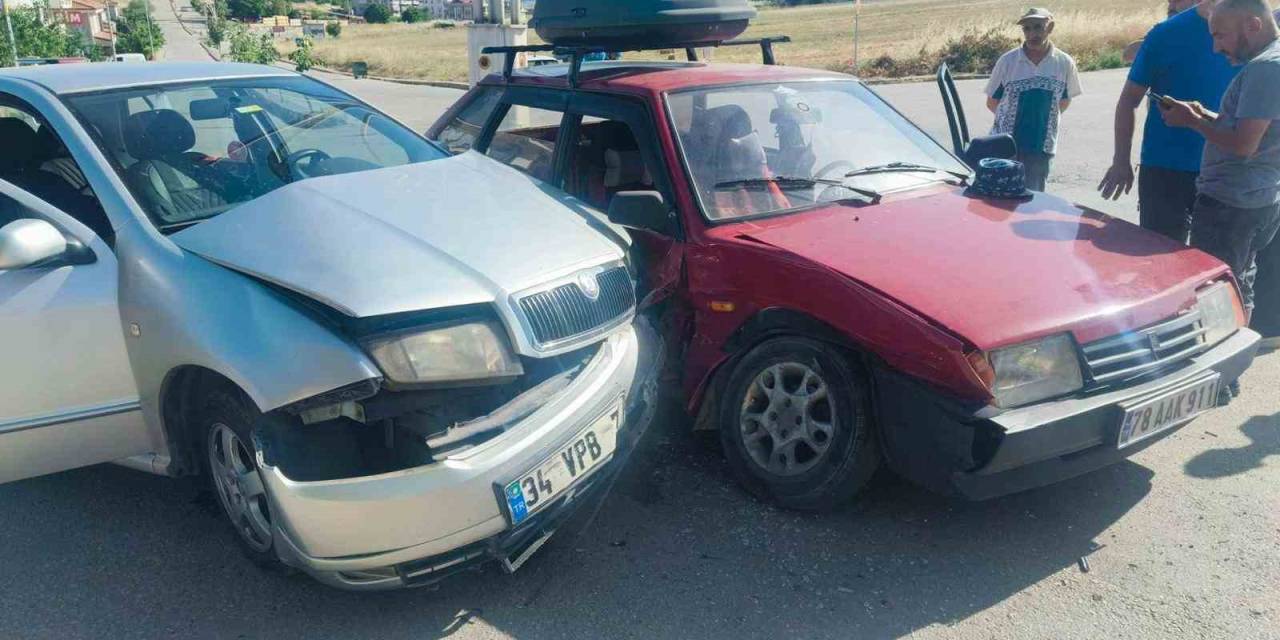 Safranbolu’da İki Otomobil Çarpıştı: 1 Yaralı