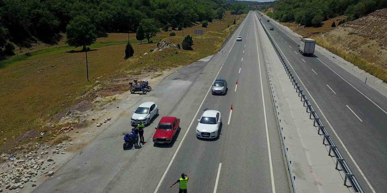 Jandarma Ekipleri Dönüş Yolundaki Sürücüleri Bilgilendiriyor