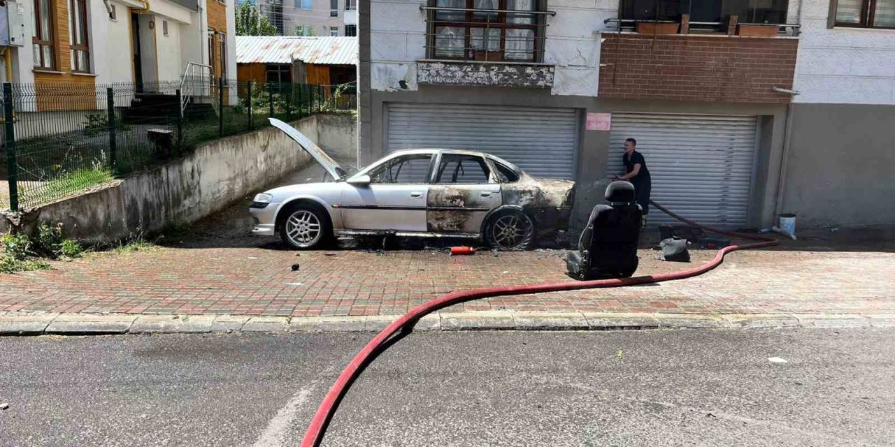Bolu’da Kaynak Yapılan Otomobil Kül Oldu