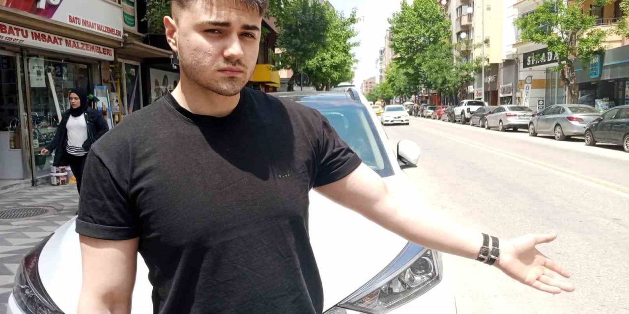 Esnaf Bulundukları Caddede Trafik Kurallarının Sürekli İhlal Edilmesine Tepki Gösterdi