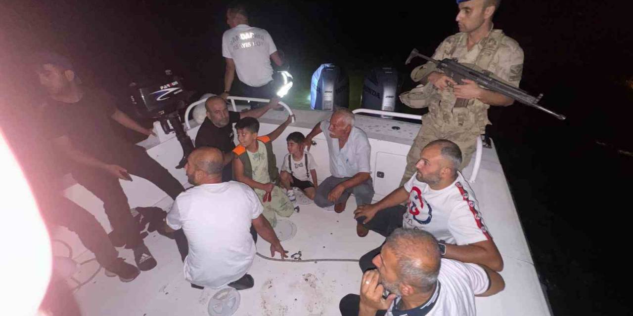 Batman’da Teknede Mahsur Kalan 2’si Çocuk 9 Kişi Kurtarıldı