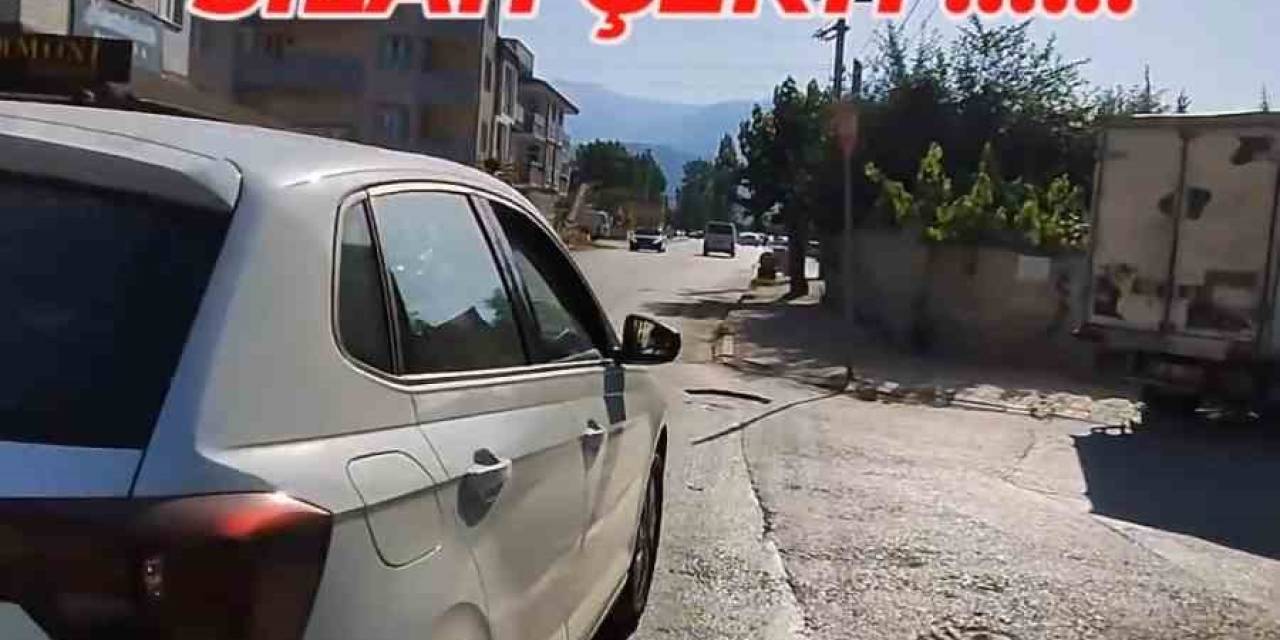 Aynasını Kıran Motosikletliye Böyle Silah Çekti