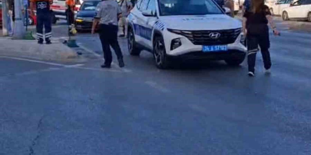 Kartal’da Kavşakta 2 Araç Çarpıştı: 1 Yaralı