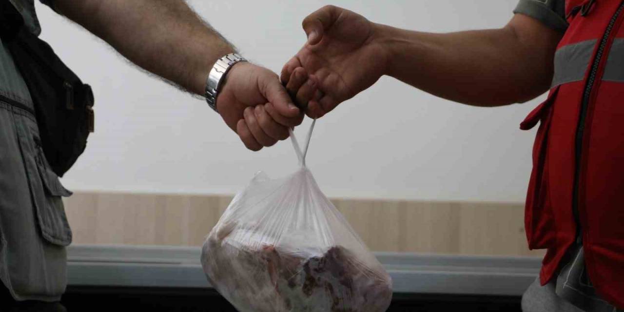 Kurban Eti İhtiyaç Sahiplerine Ulaştırıldı