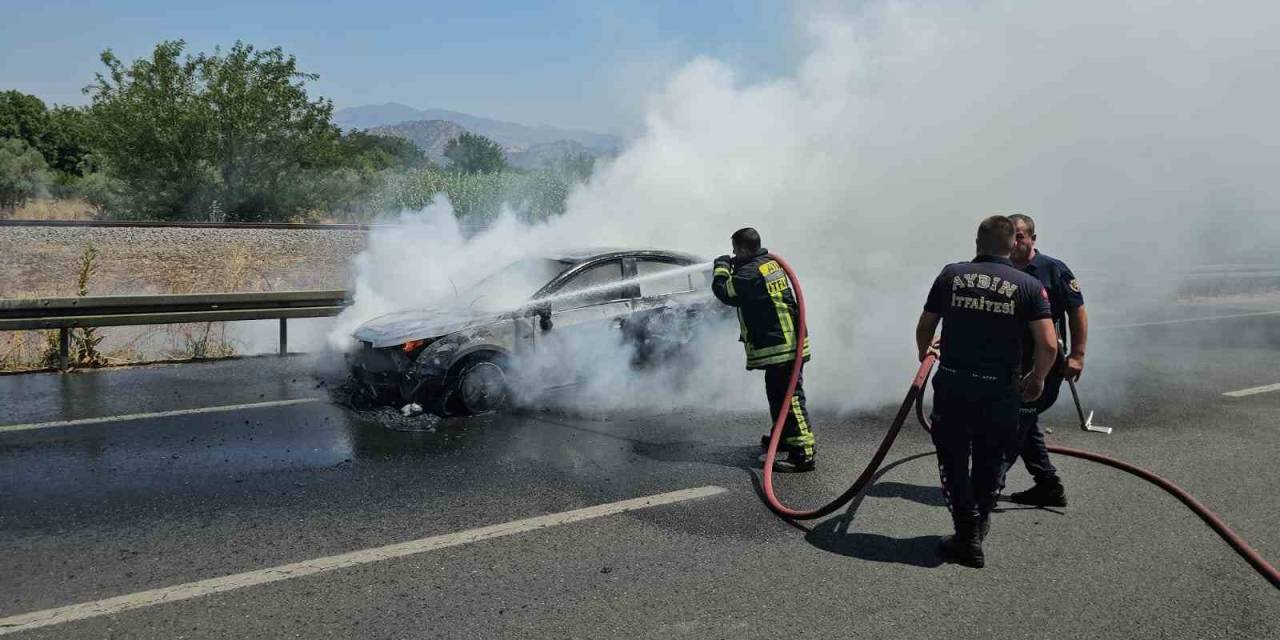 Seyir Halindeki Otomobil Küle Döndü