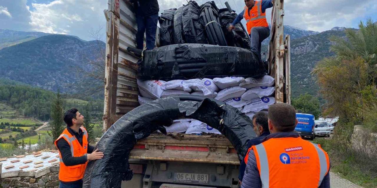 Antalya Büyükşehir’den Aksekili Üreticilere Sulama Borusu Desteği