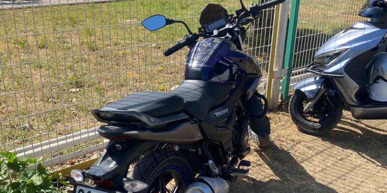 Hız Yapan Motosikletin Plakasının Başka Araca Ait Olduğu Ortaya Çıktı