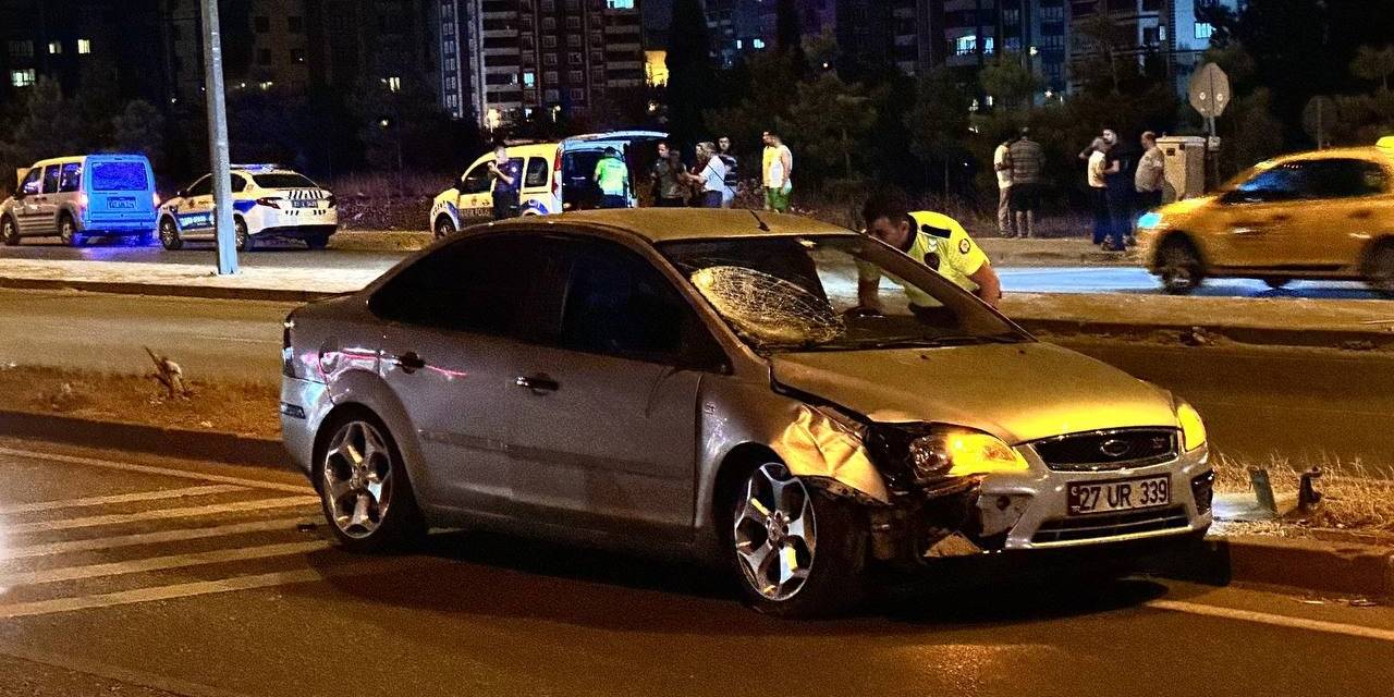 Yolun Karşısına Geçmek İsteyen Çifte Otomobil Çarptı: 1’i Ağır 2 Yaralı