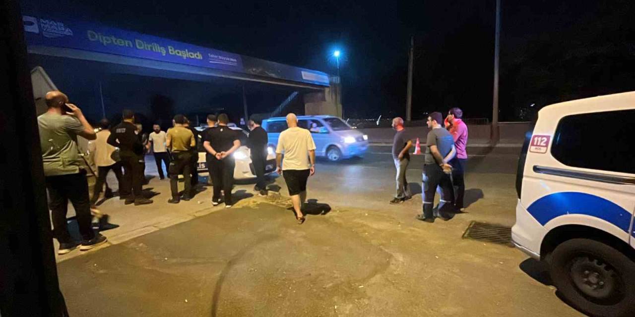 Üstgeçitten Aracın Üstüne Düşen Çocuk Hayatını Kaybetti