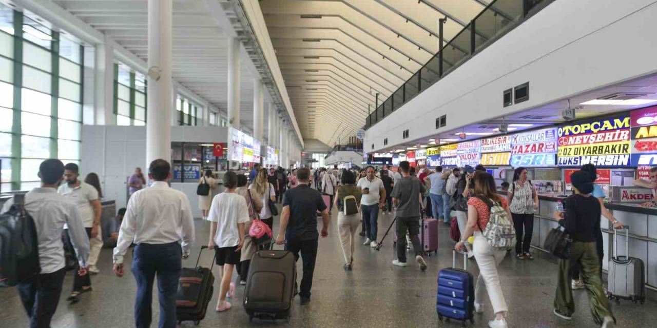 Aşti’de Kurban Bayramı Yoğunluğu: 1 Milyon 139 Bin Yolcu