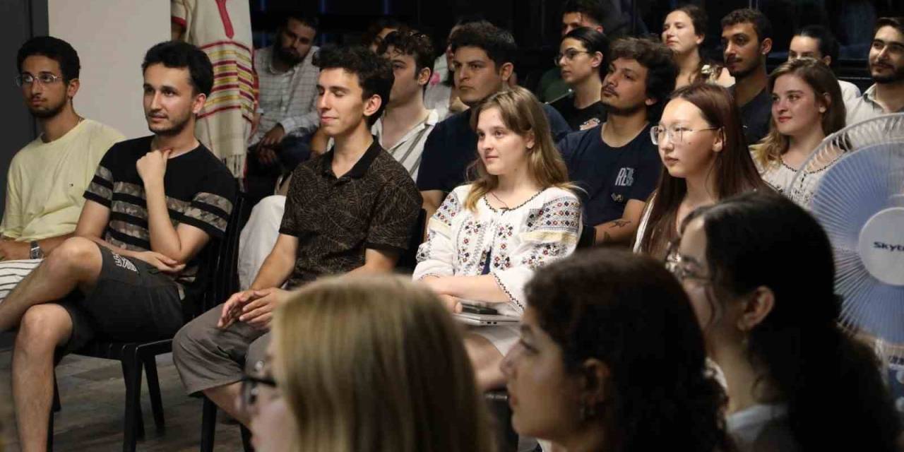 İngilizce Öğrenmek İsteyen Gençlerin Uğrak Noktası