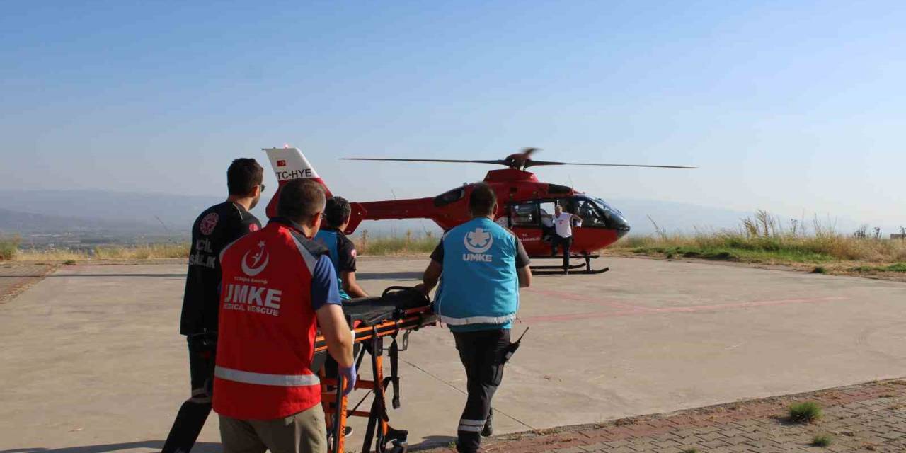 Dağlık Alana Düşen Paraşütçü Ambulans Helikopterle Hastaneye Sevk Edildi