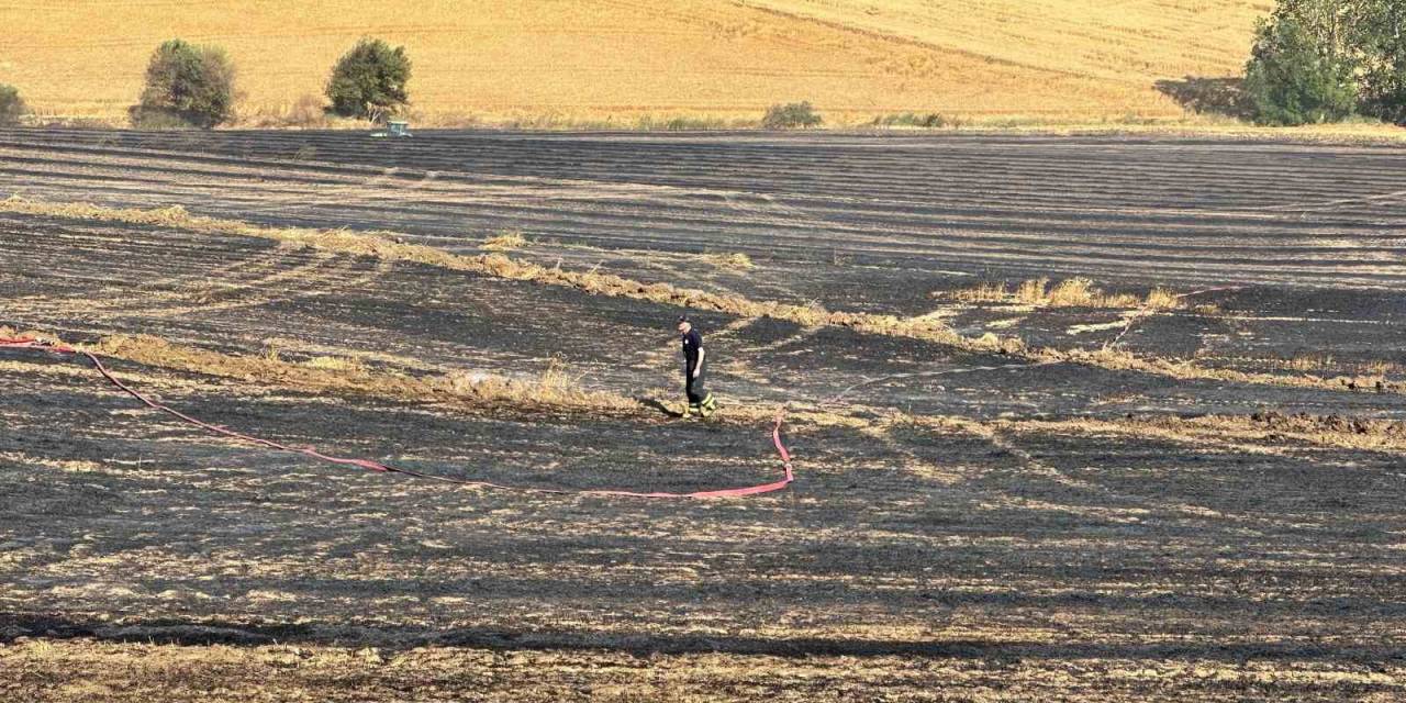 Biçerdöverin Kıvılcımı Tarlayı Yaktı