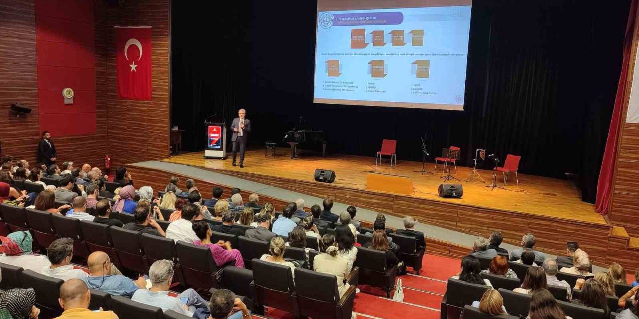 Bakan Yardımcısı Yelkenci: “Eğitim Anlayışımızın Öğretim Programları İle İnsanı Bütün Yönleriyle Ele Almayı Arzuluyoruz”