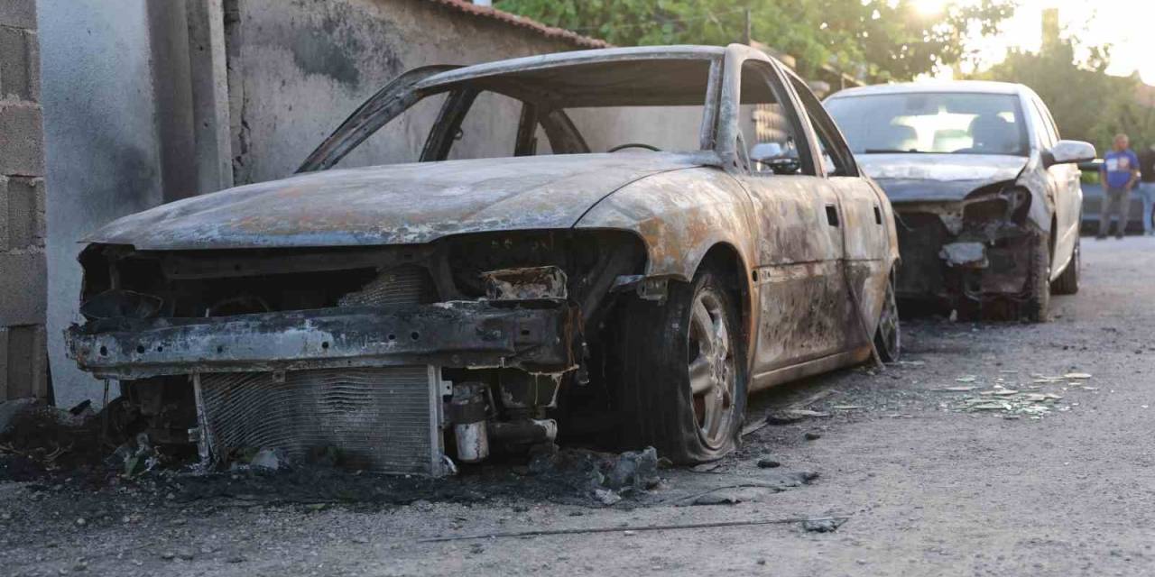 Konya’da 2 Otomobili Kundaklayan Kadın Tutuklandı, Yeğeni Gözaltında
