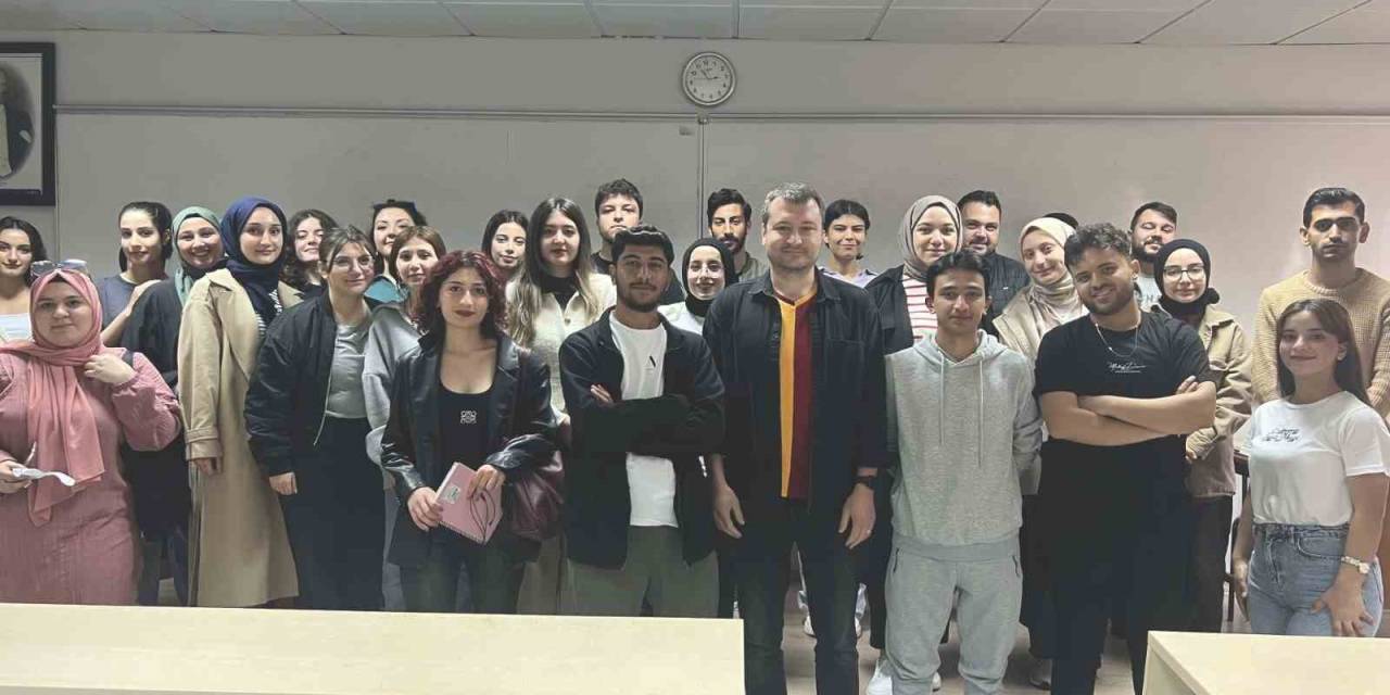 Öğrenciler Kitaplarını Bağışladılar