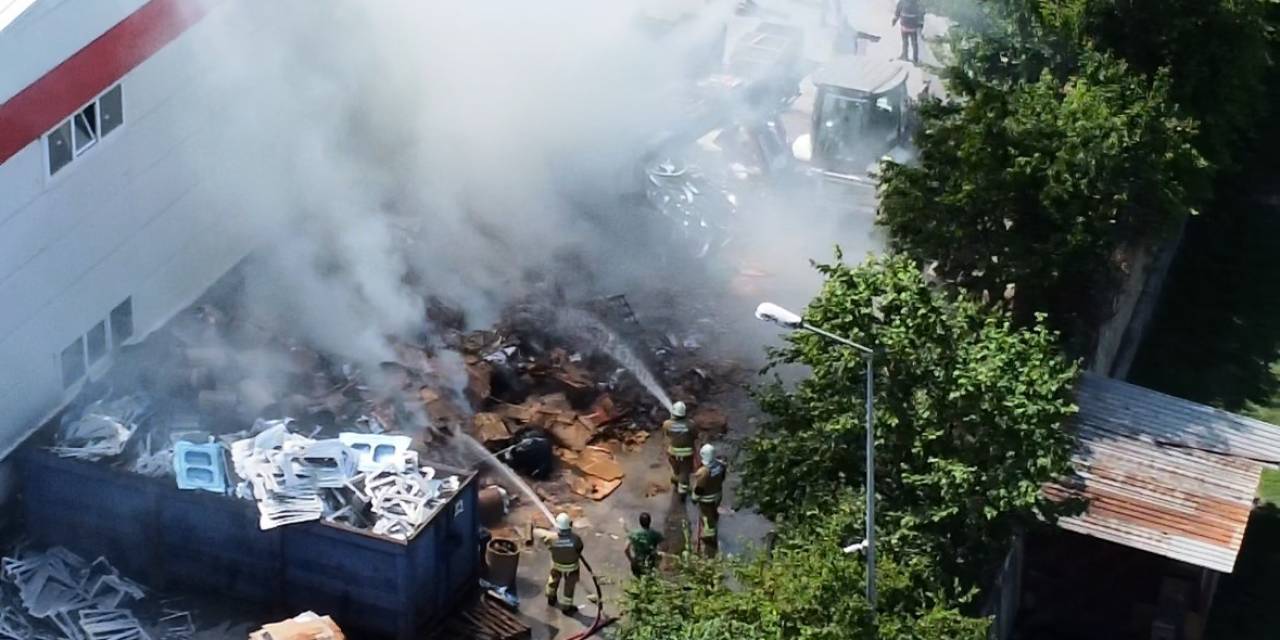 Fabrikanın Bahçesinde Yangın Çıktı