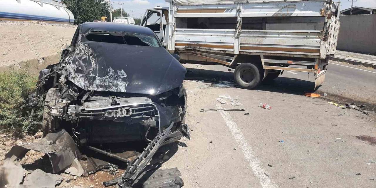 Diyarbakır’da Otomobil İle Kamyonet Çarpıştı: 5 Yaralı