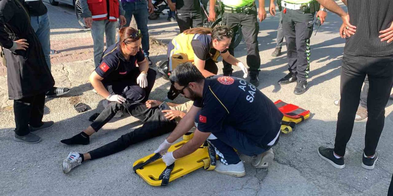 Sollamak İstediği Otomobile Çarparak Savrulan Motosiklet Sürücüsü Yaralandı