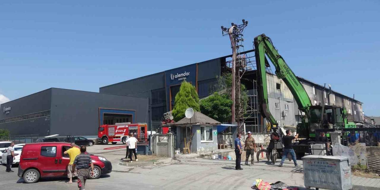 Fabrika Yangını Ekipleri Harekete Geçirdi