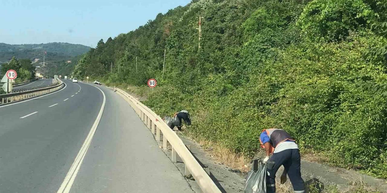 Karadeniz Ereğli’de Plajlarda Temizlik Çalışması Sürüyor