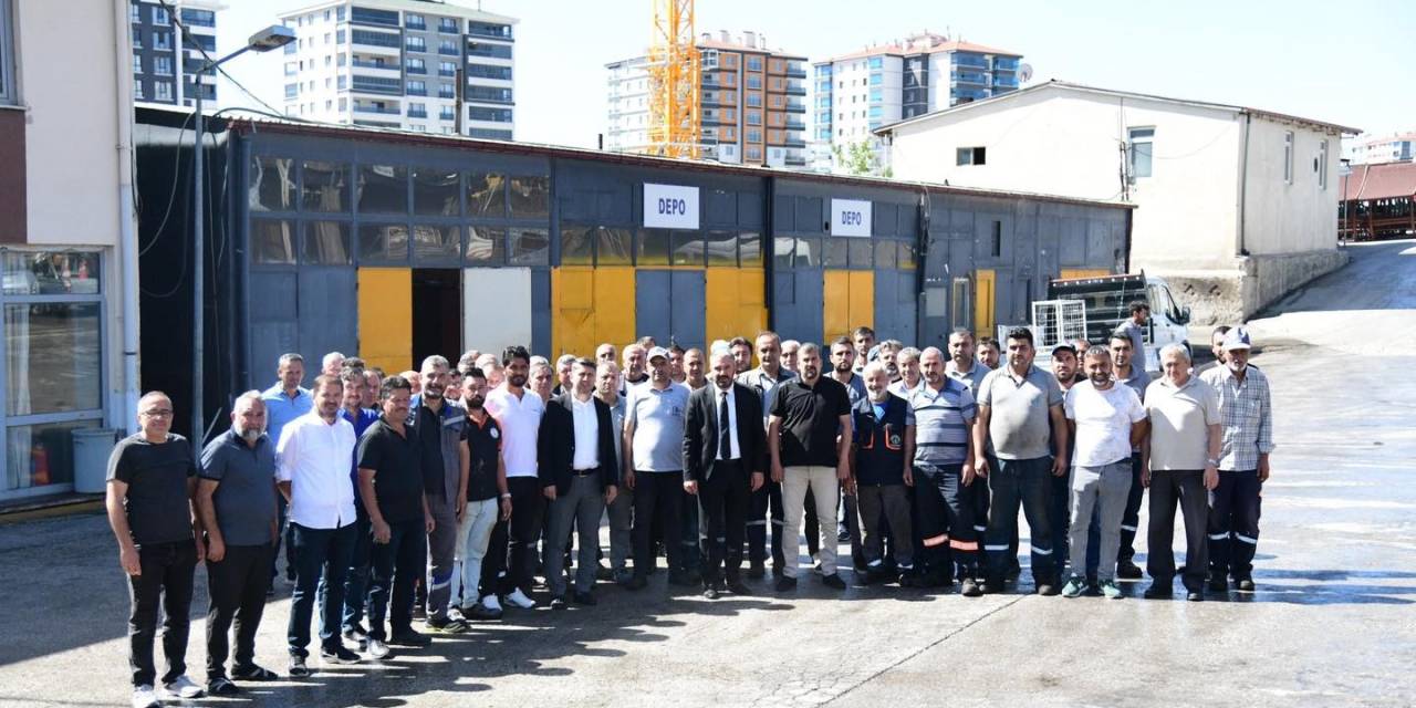 Pursaklar Belediye Başkanı Çetin, Mesai Arkadaşları İle Bayramlaştı