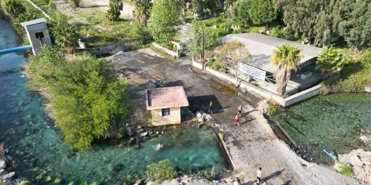 Kavurucu Sıcaktan Bunalan Depremzedeler, Doğal Kaynak Suyuna Akın Etti