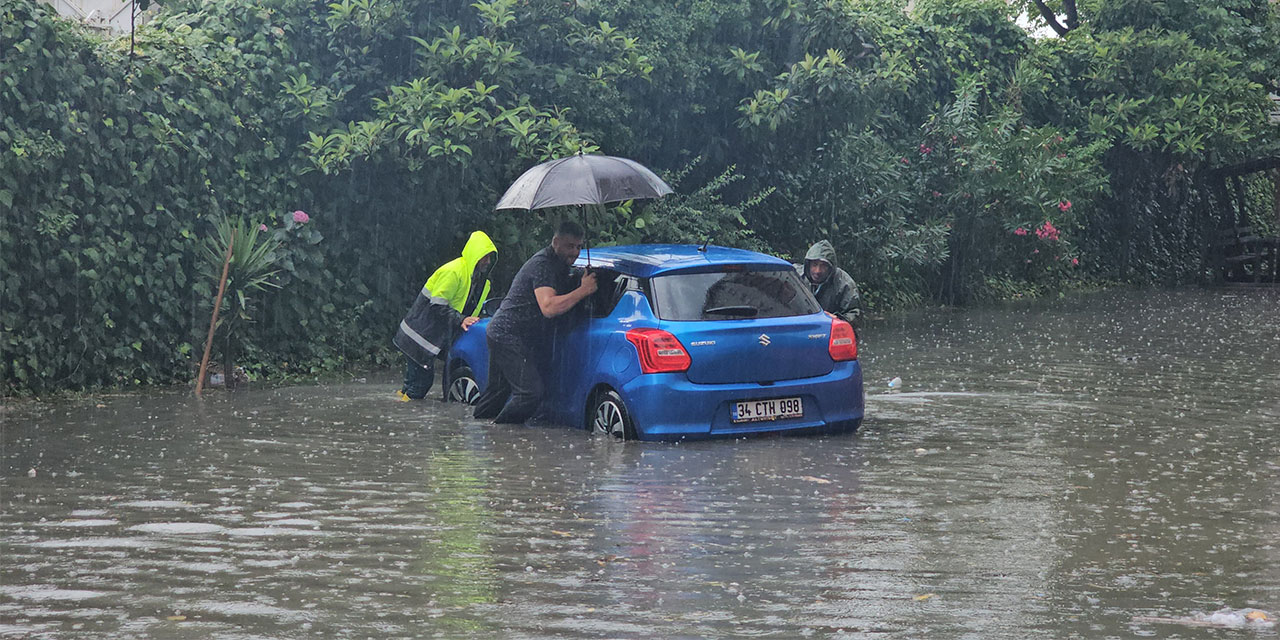 Arhavi’de Yoğun Yağış Sele Neden Oldu