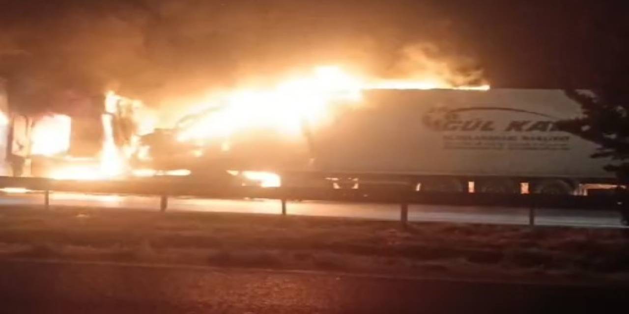 Avokado Yüklü Tır Alev Topuna Döndü