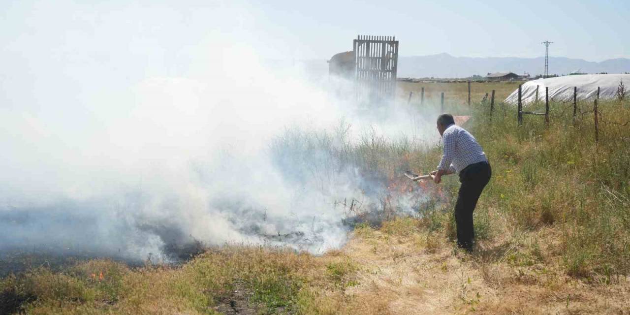 Örtü Yangını Tarım Alanlarına Sıçramadan Söndürüldü