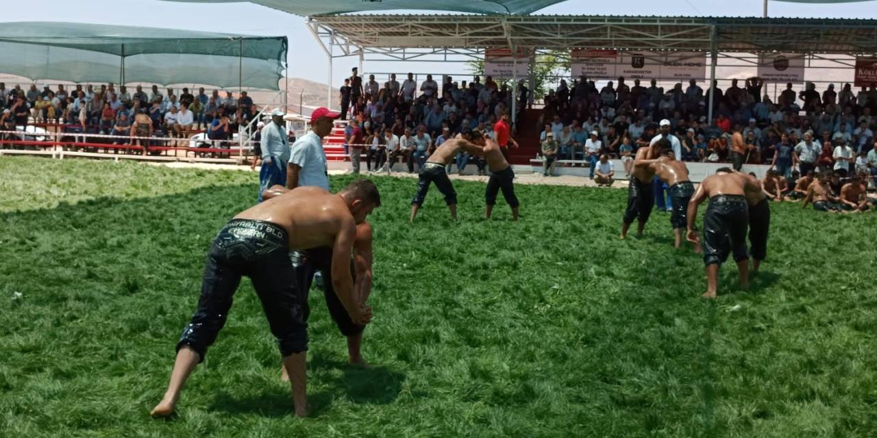 Afyonkarahisar’da Pehlivanlar 24 Yıl Aradan Sonra Boy Gösterdi