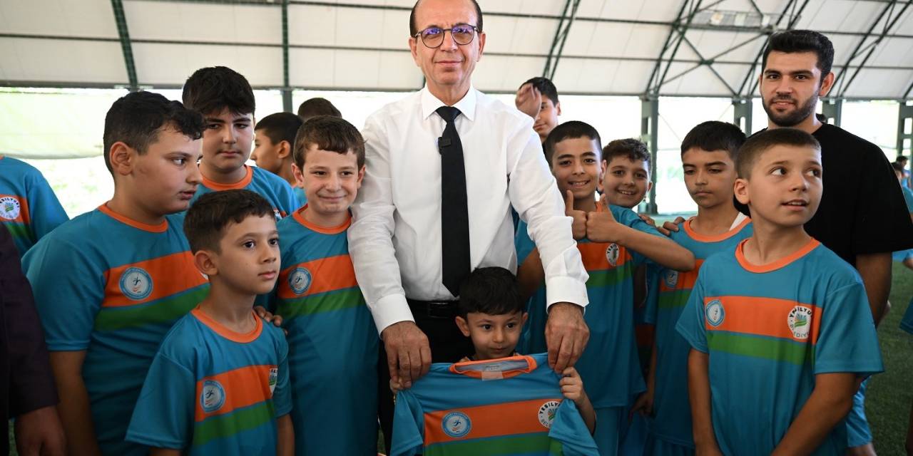 Geçit, Futbol Kursunda Geleceğin Yıldızlarıyla Buluştu