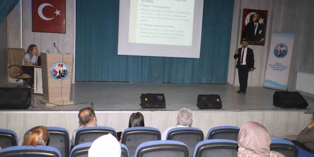 Hakkari’de “Depremle Yaşamayı Öğreniyorum” Konferansı