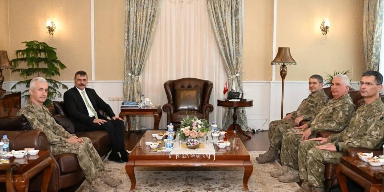 Bayraktaroğlu Paşa Erzurum’da