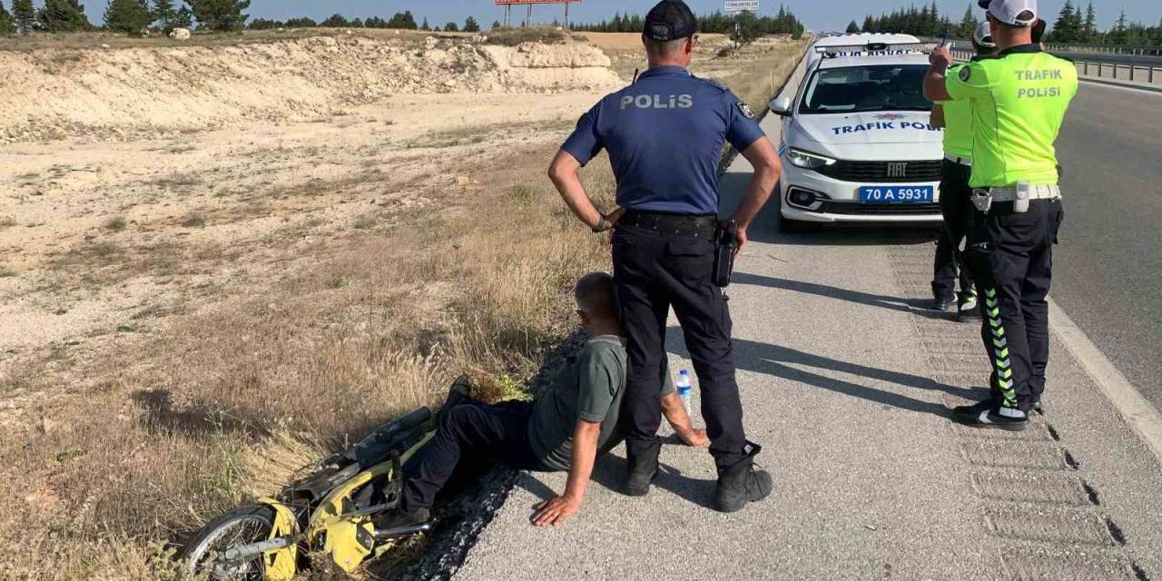 Polis Memuru Ayağı Kırılan Sürücüye Ambulans Gelene Kadar Destek Oldu