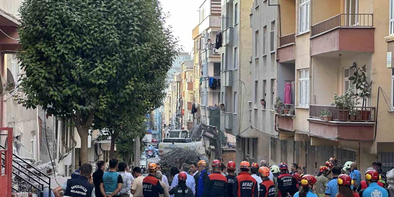 Bahçelievler’de 4 Katlı Bina Kısmen Çöktü